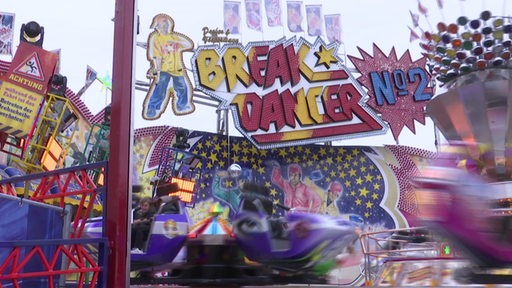 Das Fahrgeschäft Breakdancer während des Betriebs