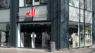 Bei der H&M-Filiale in der Bremer Obernstraße ist der Eingang geschlossen.