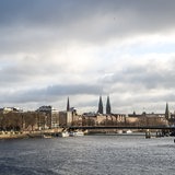 Wolken ziehen über die Bremer Innenstadt.
