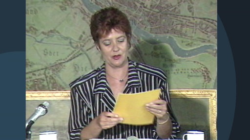 Eine Pressekonferenz im Jahre 1989 bei der Pläne zur Entsiegelung von Flächen in Bremen vorgestellt worden sind. 