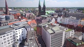 Bremen Stadt mit einer Drohne in der Luft aufgenommen.