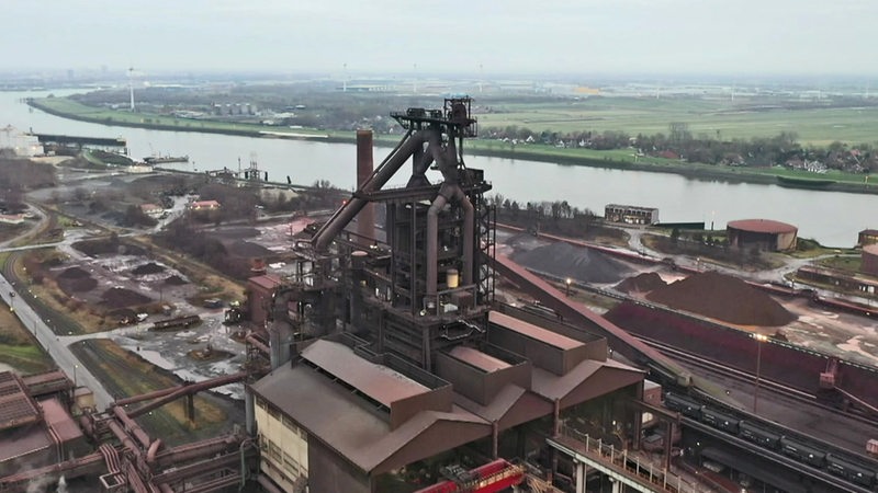 Ein Luftbild des Geländes und der Gebäude des Bremer Stahlwerks.