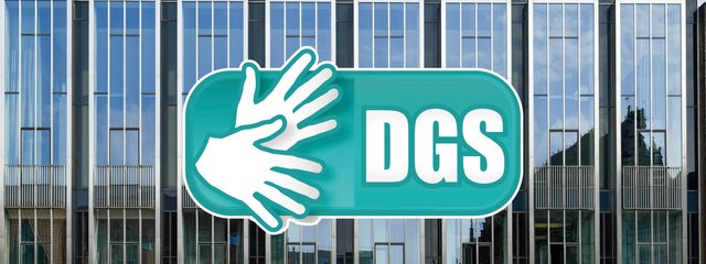 Fassade der Bremer Bürgerschaft mit dem DGS-Logo davor (Montage)