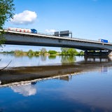 Blick auf die Weserbrücke im Verlauf der A1 zwischen den Anschlussstellen Hemelingen und Arsten nahe Bremen. 