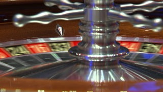 Ein Roulette-Rad im Casino in Nahaufnahme.