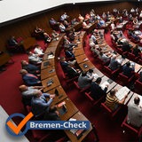 "Bremen-Check"-Logo vor dem Foto mit Blick auf eine Sitzung der Bremischen Bürgerschaft