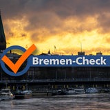 "Bremen-Check"-Logo vor einem Sonnenaufgang über der Skyline von Bremen
