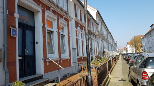 Eine Straßenzeile mit klassischen Bremer Häusern.