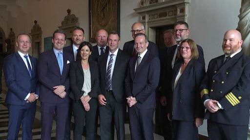 Der Bremer Senat mit dem Verkehrsminister Volker Wissing. 