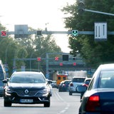 Dichter Autoverkehr auf der Grimsbystraße in Bremerhaven.