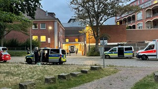 Rettungswagen vor Krankenhaus