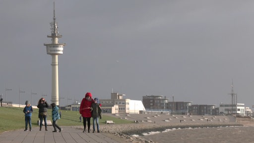 Die Küste in Bremerhaven bei Sturm.