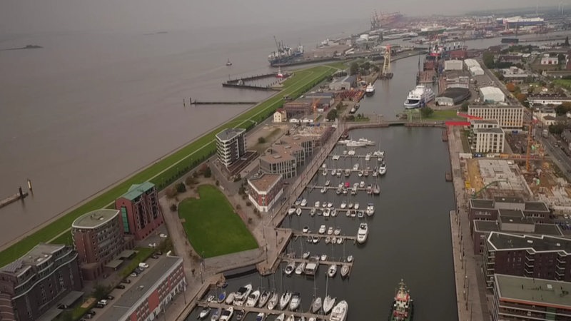 Luftbild: der Überseehafen in Bremerhaven