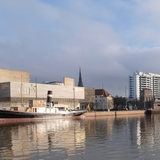 Skyline von Bremerhaven zeigt: Deutsches Auswandererhaus, Klimahaus und Sail City, Neuer Hafen, Havenwelten 