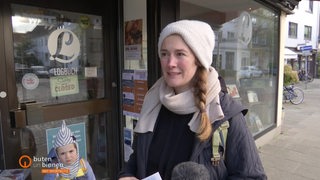 Eine Bremer Mutter sagt ihre Meinung auf der Straße zur Weltklimakonferenz. 