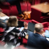 Bei einer Sitzung im Plenarsaal der Bremischen Bürgerschaft wird über Entschlüsse abgestimmt.