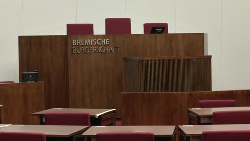 Es ist das Rednerpult in der Bremischen Bürgerschaft zu sehen.