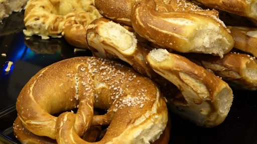 Frisches Brezelgebäck auf der Bremer Osterwiese.