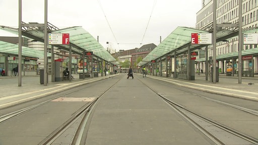 Zu sehen ist die Bsag Haltestelle am Bahnhof, welche aufgrund des Streiks leer ist.