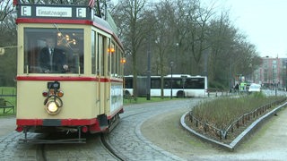 Eine alte BSAG Straßenbahn aus dem Jahre 1947 in Bremen unterwegs.
