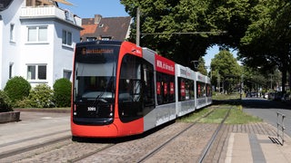 Straßenbahn "Nordlicht" fährt in Bremen