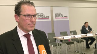 Der neue Fraktionsvorsitzender von Bündnis Deutschland, Jan Timke bei einem Interview.