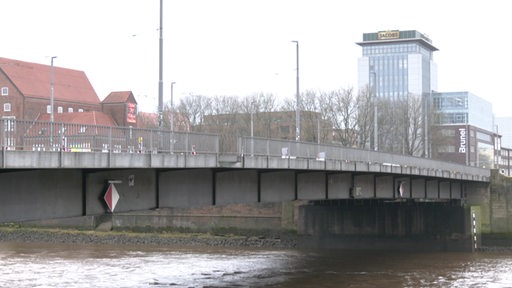 Zu sehen ist die Buergermeister Smidt Brücke in Bremen.