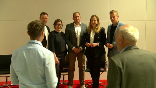 CDU, Polizeigewerkschafter und eine Wissenschaftlerin treffen sich in der Bremer Bürgerschaft zum Thema Migration.