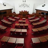 Leer sind die Stühle im Plenarsaal der Bürgerschaft
