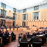 Plenarsitzung des Bundesrates, der Bundesrat stimmt über das milliardenschwere Finanzpaket ab. 