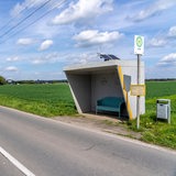 Eine verlassene Bushaltestelle.
