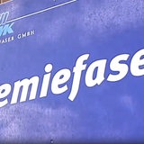 Firmenschild "BWK Chemiefaser GmbH" an der Werksfassade in Blumenthal (Archivbild)