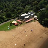 Ein Blick auf das Café Sand von oben