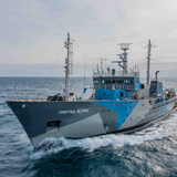 Das Schiff "John Paul DeJoria" der Captain Paul Watson Foundation auf hoher See