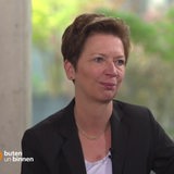 Porträt von Claudia Schilling im Fernsehinterview bei Radio Bremen