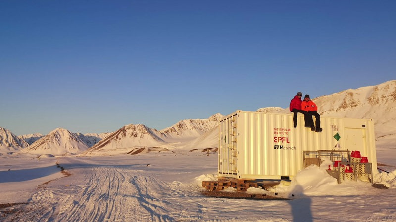 Ein Container steht als Forschungslabor in der Polarregion.