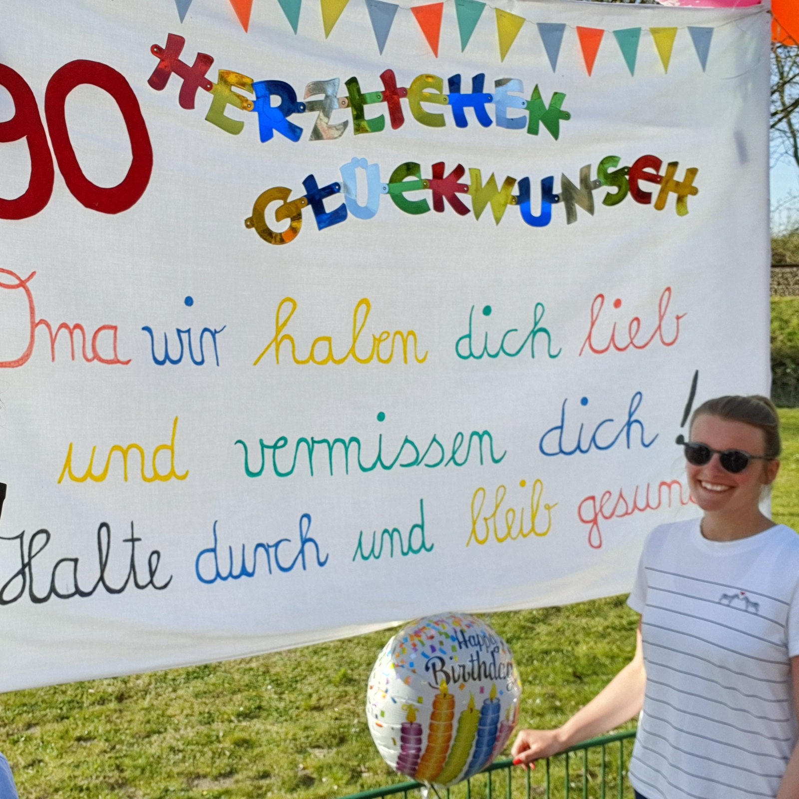 Mit Plakat Und Sekt Zum 90 Geburtstag Von Oma Karla Buten Un Binnen