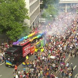 Aus der Luftperspektive sieht man die letzte Christopher Street Day Demonstration.