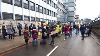 Demonstranten vor dem Bremer Bildungsressort