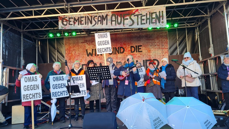 Demo gegen rechts auf dem Theodor-Heuss-Platz in Bremerhaven