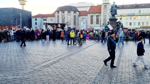 Demo gegen rechts auf dem Theodor-Heuss-Platz in Bremerhaven