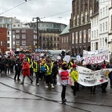 Eine Demo von Verdi vor der Glocke