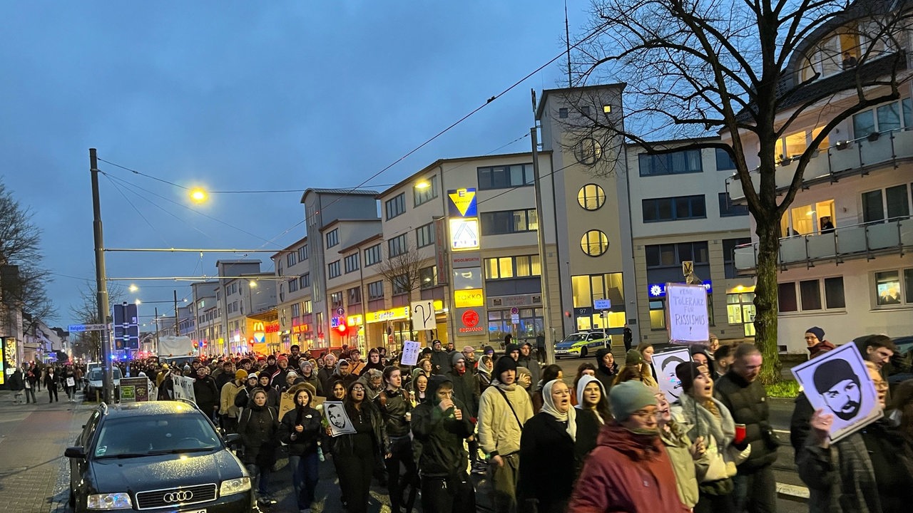 Hunderte Bremer erinnern an rassistischen Anschlag in Hanau - buten un