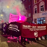 Eine Demonstration gegen Polizeigewalt zieht durchs Bremer Viertel.