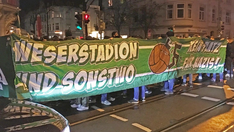  Im Viertel demonstrierten am Samstagabend nach dem Spiel gegen Borussia Dortmund Werder-Fans.