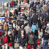 Besucherstrom auf dem Kajenmarkt in Bremen an der Schlachte.