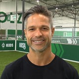 Werders ehemaliger Mittelfeldstar Diego lächelt in die Kamera