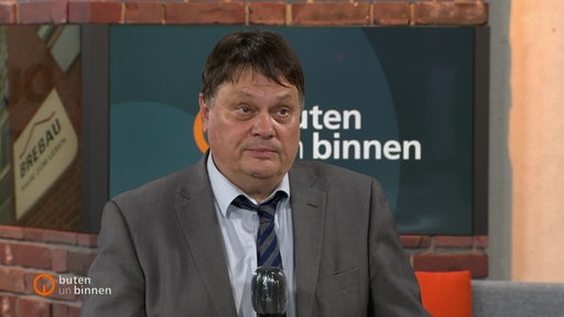 Dietmar Strehl im Studio von buten un binnen.