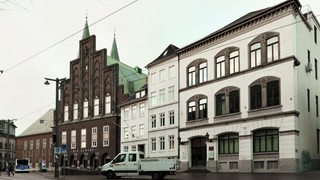 Das Konzerthaus die Glocke und die Häuser nebenan in der Bremer Domsheide. 