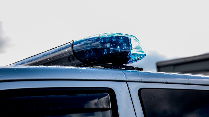 Blaulicht auf einem Polizeiwagen.